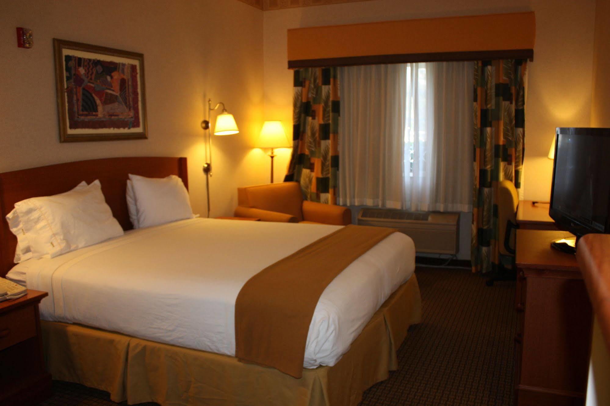 Holiday Inn Express Madera By Ihg Exteriör bild